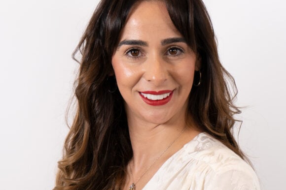 María Molina, Ortodoncia, implantes y carillas dentales